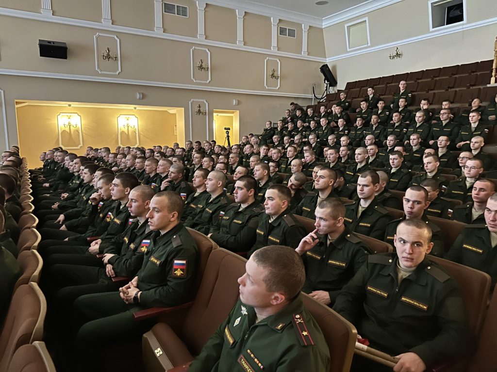 Союзмаш России направил рисунки детей и подарки на фронт