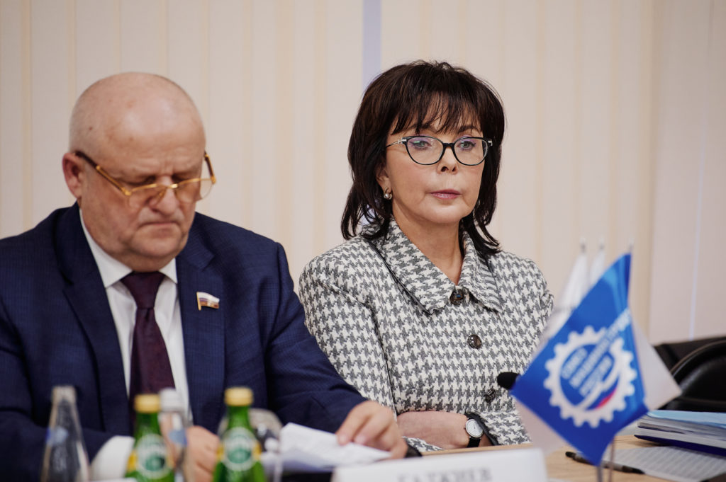 РОССИЙСКАЯ ЭКОНОМИКА ПОКАЗАЛА УСТОЙЧИВОСТЬ БЛАГОДАРЯ РЕШЕНИЯМ ПРЕЗИДЕНТА И ТРУДОВЫМ ПОДВИГАМ  НАШИХ КОЛЛЕКТИВОВ