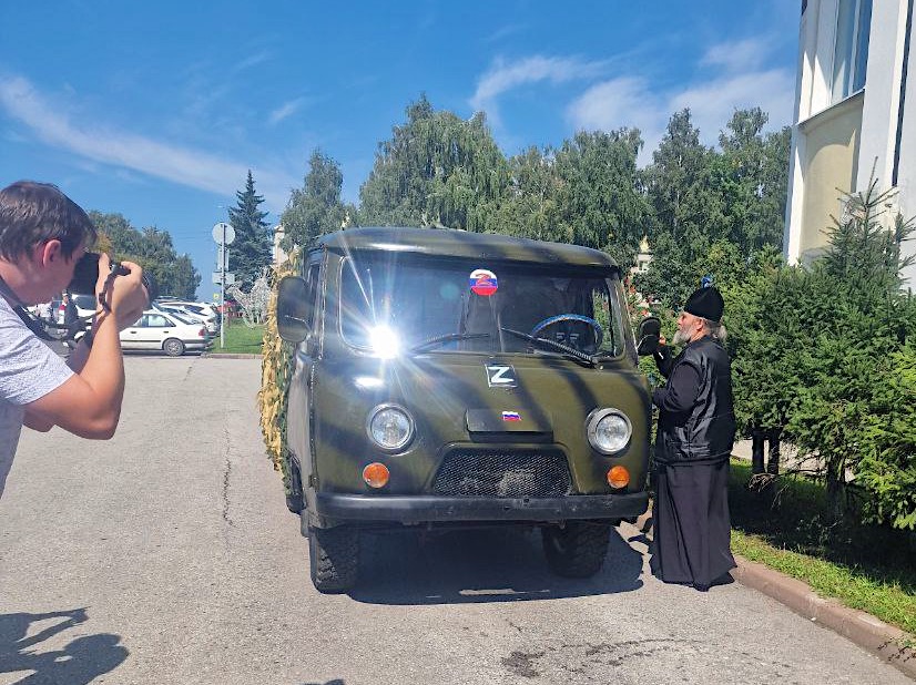 Союз машиностроителей России передал автомобиль и гуманитарный груз бойцам СВО в рамках акции «Всегда рядом».