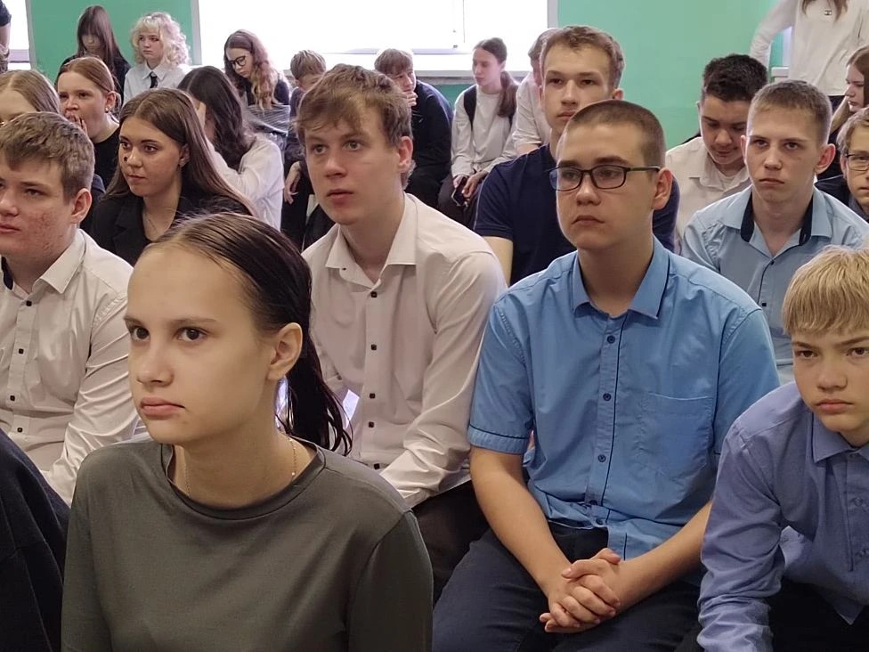 Урок парламентаризма для школьников организовало Кемеровское отделение СоюзМаш России