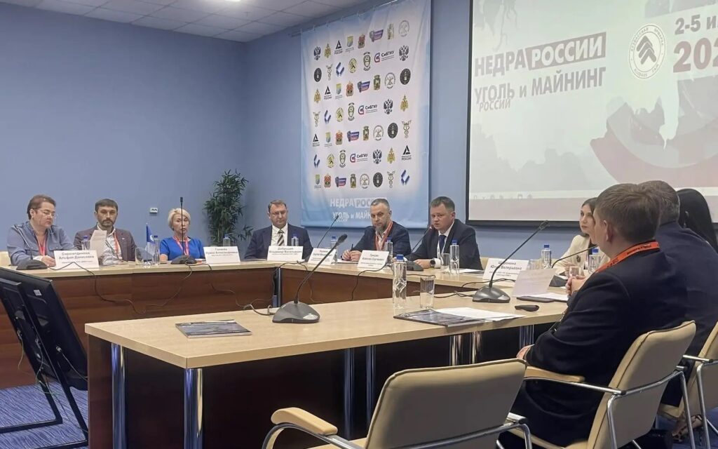 На «Уголь России и Майнинг» в Новокузнецке обсудили отраслевой заказ и кооперацию угольщиков с машиностроителями Кузбасса