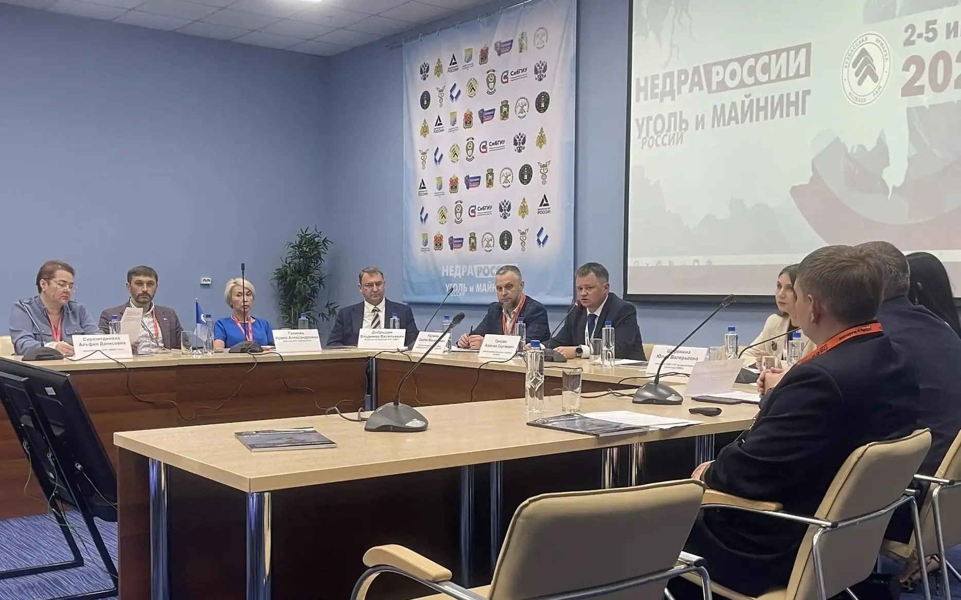 На «Уголь России и Майнинг» в Новокузнецке обсудили отраслевой заказ и кооперацию угольщиков с машиностроителями Кузбасса