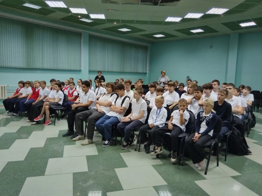 Кемеровское отделение СоюзМаш России провело профориентационный урок и подарило 3D-принтер инженерным классам школы №50