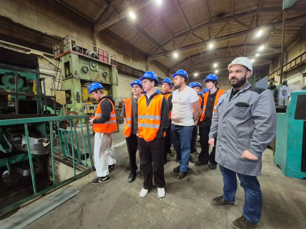 В рамках «Недели без турникетов» студенты КузТАГИС прошли экскурсию по технопарку КЭМЗ