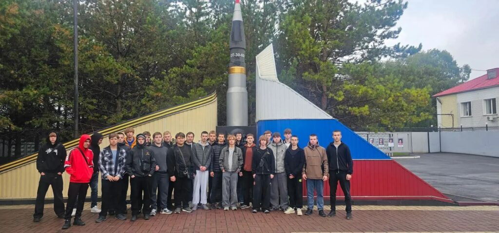 Студенты КузТАГиС и школьники ознакомились с работой Кемеровского механического завода